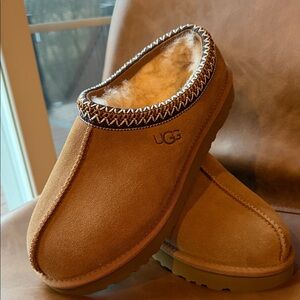 UGG Tasman II sheepskin. Women's size 9. NEVER WORN. chestnut color